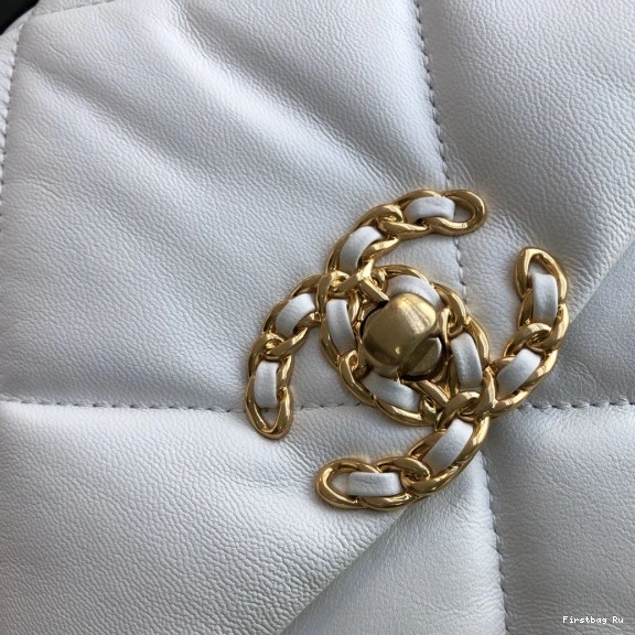 First Bag Ru CHANEL 19 BAG FLAP 0825
